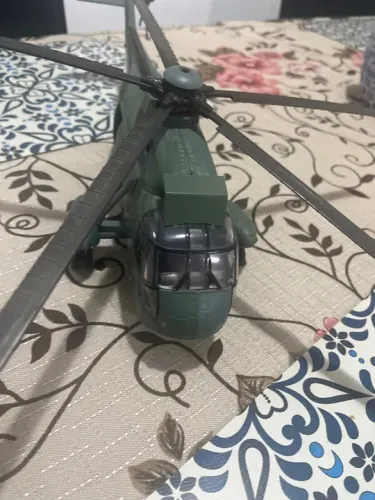 Helicóptero brinquedo