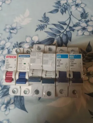 Disjuntores para proteção elétrica