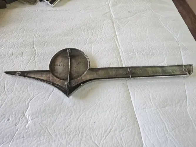 Caminhão f600 emblema capo original