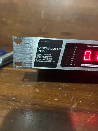 Virtualizer Pro Behringer - Processador de Efeitos 24-Bit