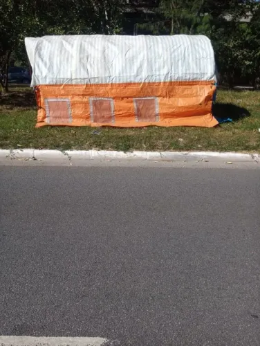 Barraca artezanal com 12 m2, ( 3x4 ), pé direito 1,90m.