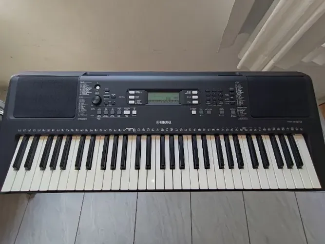 Teclado Yamaha PSR-E373
