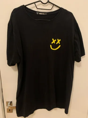Camiseta Preta com Smile