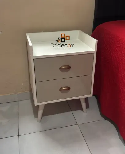 Mesa de cabeceira sob medida