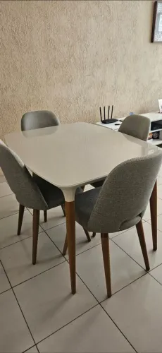 Mesa de Jantar Moderna com 4 Cadeiras - Homedock