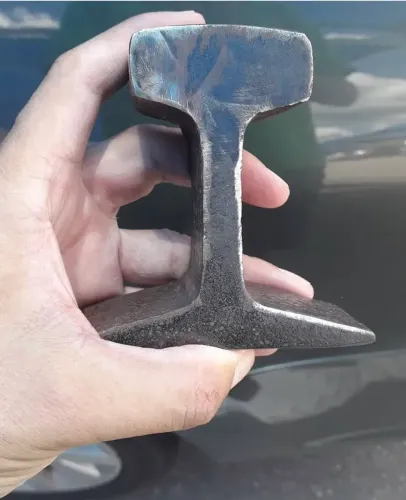 Pedaço de Trilho de Ferro Antigo - Peça Rara!