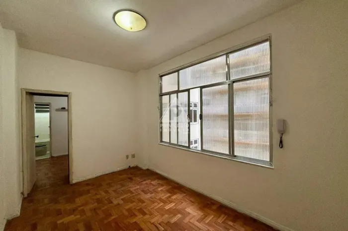 Vende -se apartamento em Botafogo  1 quarto e sala, excelente localização!