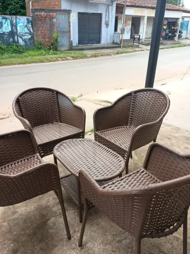 Conjunto de Mesa e Cadeiras $1100