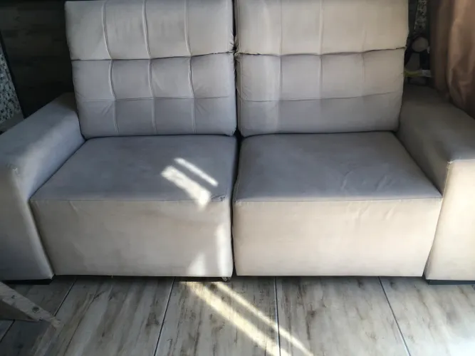 Sofá Retrátil e Reclinável 2,50m Super Pillow Top Molas Ensacadas Suede bege claro