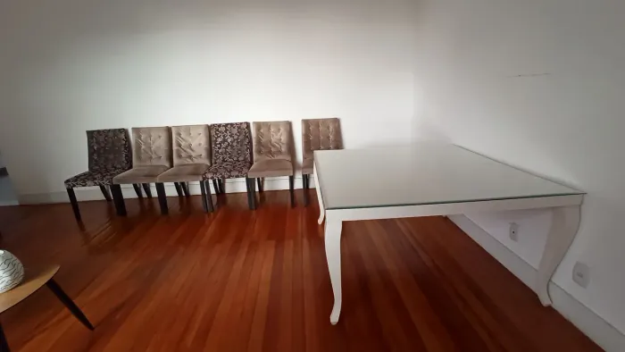 Jogo de Mesa e cadeiras