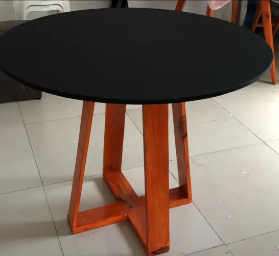 Mesa de Jantar em Madeira com Tampo Preto