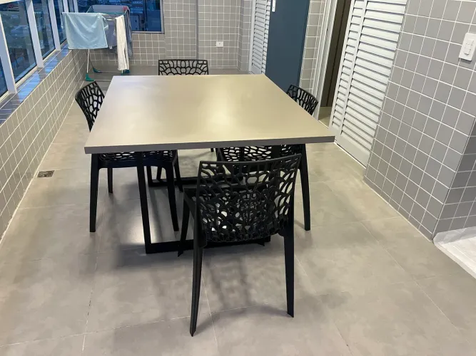 Mesa e cadeiras 