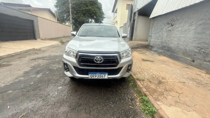 Hilux 4x2 2020/20 vendo ou troco menor valor 