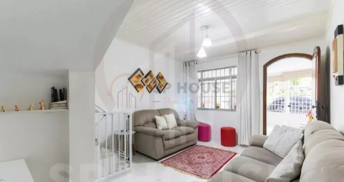 Casa à venda na Vila Guarani com 2 quartos, 1 suíte, 1 vaga, 98 m²