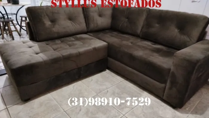 Sofá de canto com puff