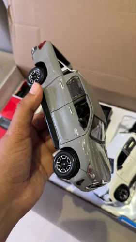 Hilux em metal 1/27