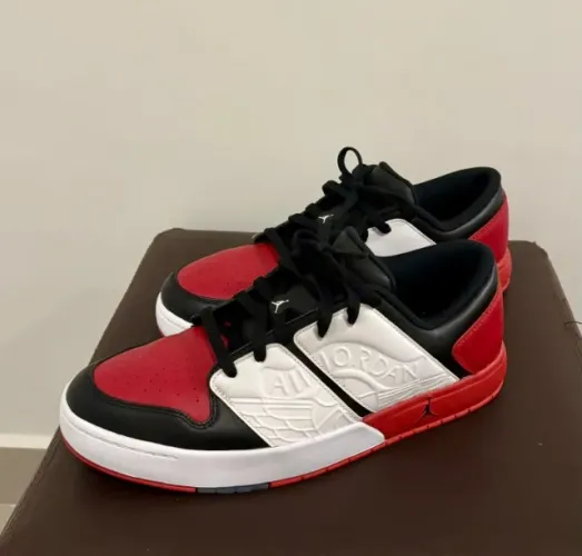  Tênis Jordan NU Retro 1 Low - TAM. 44