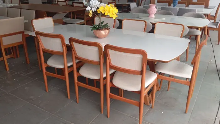 Conjunto de mesa de jantar com cadeiras de madeira maciça