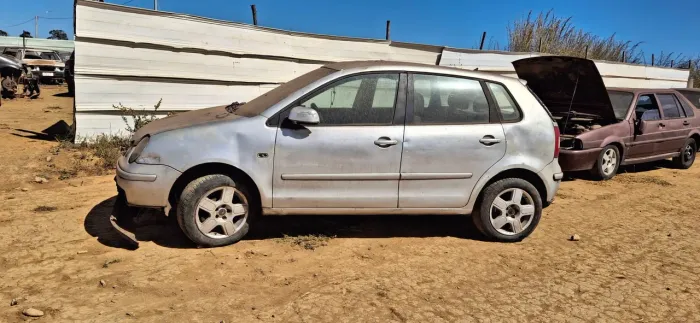 POLO 2002 BAIXADO PELO DETRAN VENDO PEÇAS 