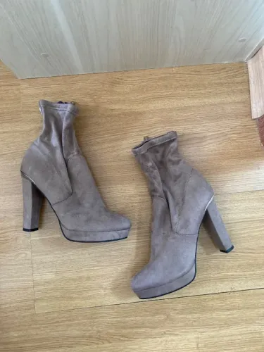 Bota cano baixo GUESS 