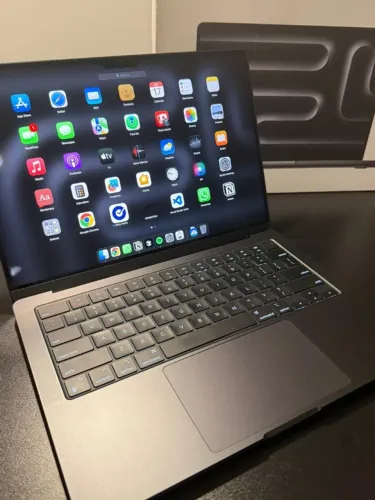 MacBook Pro M3 Pro 14 - 18GB RAM - 512GB SSD (38 Ciclos de bateria)