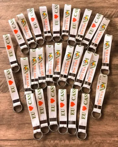 Chaveiros personalizados de tecido.