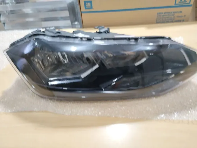 Farol Polo virtus direito Máscara Negra 2017 2021 original VW arteb detalhe rest CD 172