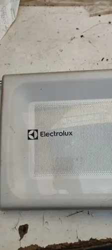 Porta microondas Electrolux MEO44. 34 litros