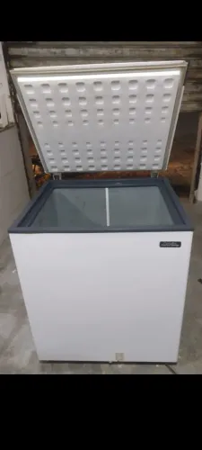 Freezer Esmaltec 220 litros seminova