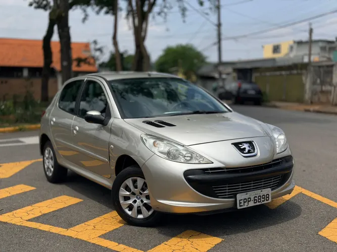 Peugeot 207 1.4 completo 2011