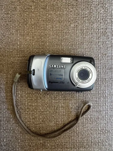 Câmera Digital Samsung antiga-Digimax A502