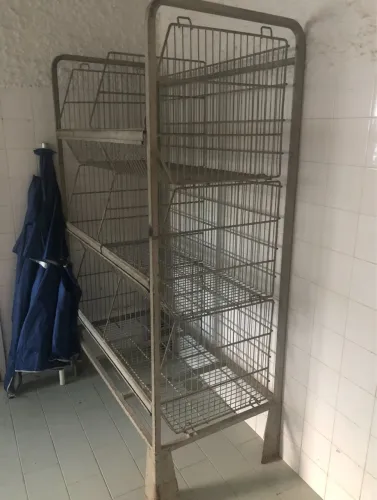 Estante de aço