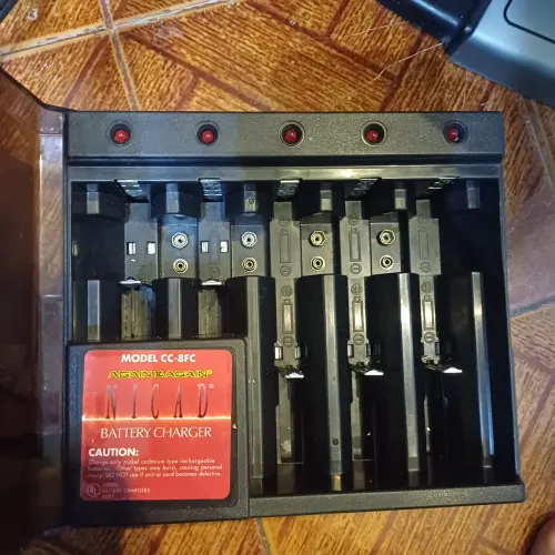 Carregador de Baterias Ni-Cad CC-8FC
