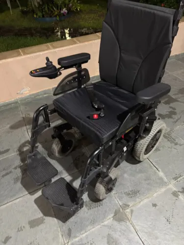Cadeira de Rodas Motorizada - B400 da Ottobock