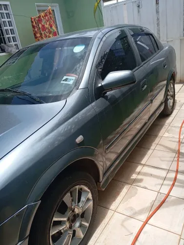 Astra sedan 1.8 4 portas
