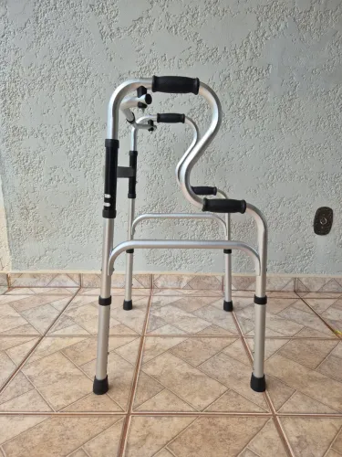Andador Idoso níveis de ajustes articulado e fixo 130kg - Novo