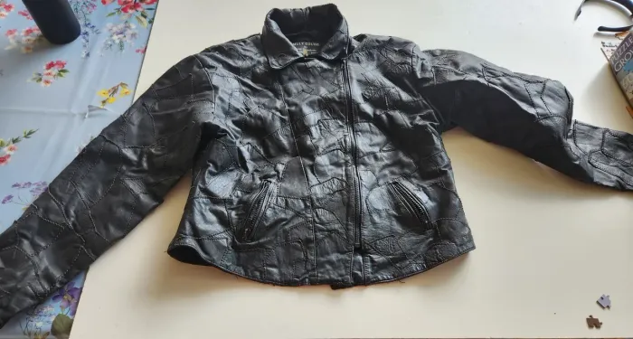 Jaqueta de couro preta patchwork feminina