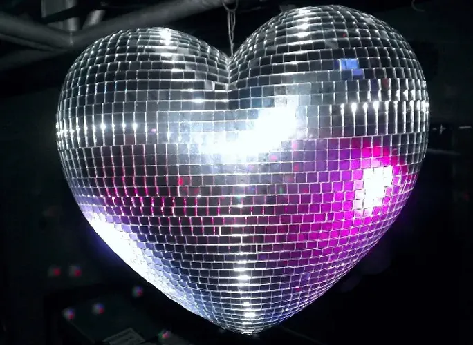 Inativo CORAÇÃO ESPELHADO ( GLOBO ESPELHADO ) 40 CENTÍMETROS COM MOTOR