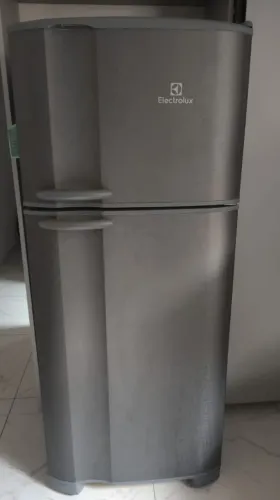 Vende geladeira Eletrolux Frost Free 