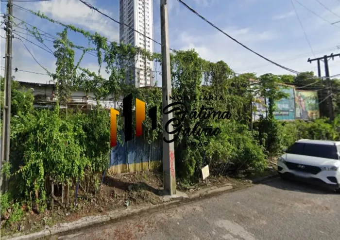 Vendo Amplo Terreno de Esquina no Marco