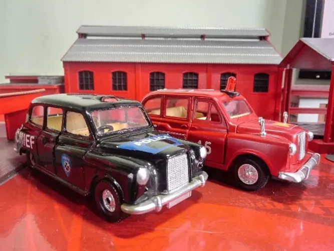 MINIATURAS 70 AUSTIN FX 4 CORGI LONDON PC. & AUSTIN FX4 - FC. WELLY