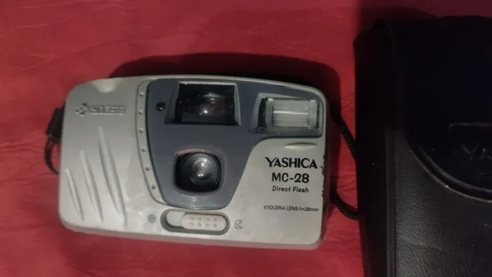 VENDO CÂMERA ANALÓGICA YASHICA KIOCERA, USADA COM ESTOJO.