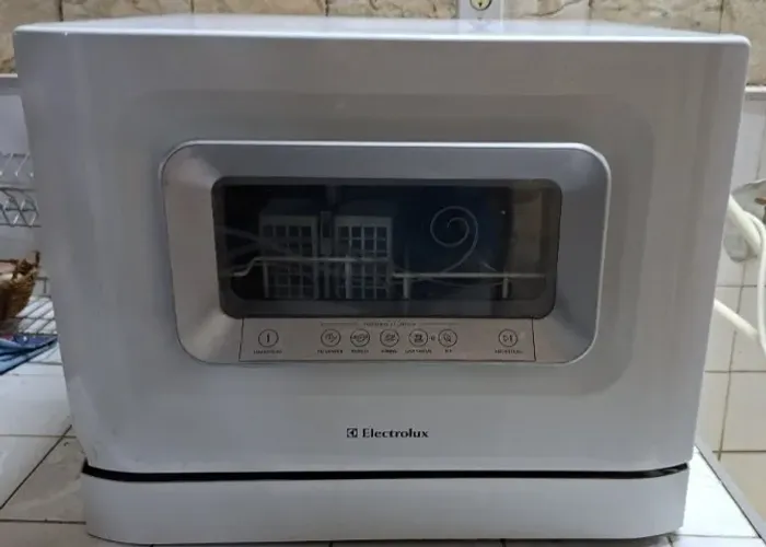 Lava-louças de bancada Electrolux LE06A, 6 serviços, 127V, funcionando