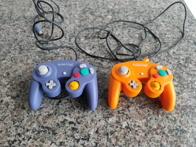 Par Controles Originais Nintendo GameCube / Wii (Spice Orange e Indigo)