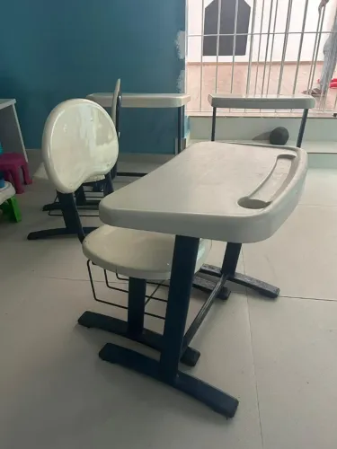 Conjunto Escolar Infantil - Mesa com Cadeira | Ótimo Estado