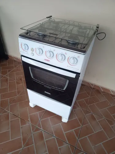 Fogão Dako acendimento automático super conservado !