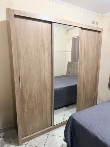 Guarda roupas de casal, em ótimo estado