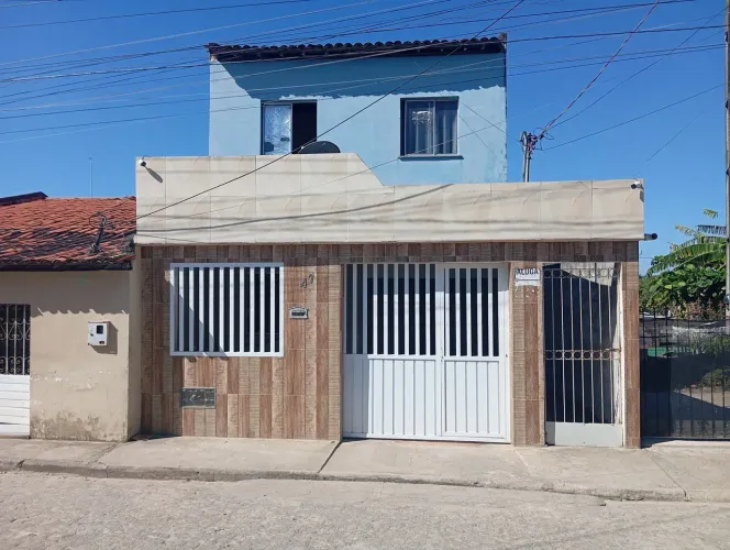 Casa duplex com acesso individual mais duas kitnets nos fundos no Bugio - Aracaju - SE