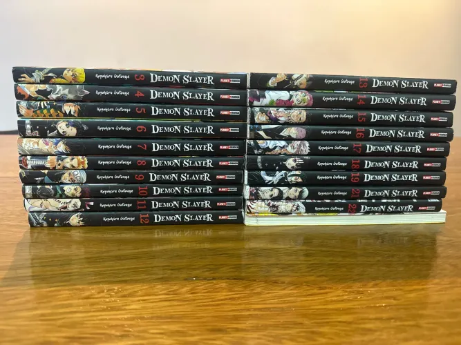 Mangás de Demon Slayer - Volumes 3 ao 22 com um livro extra