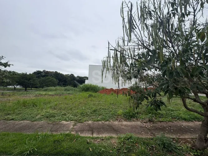 Terreno á venda no Bairro Jardim Elisa II, em Vinhedo, interior de São Paulo.